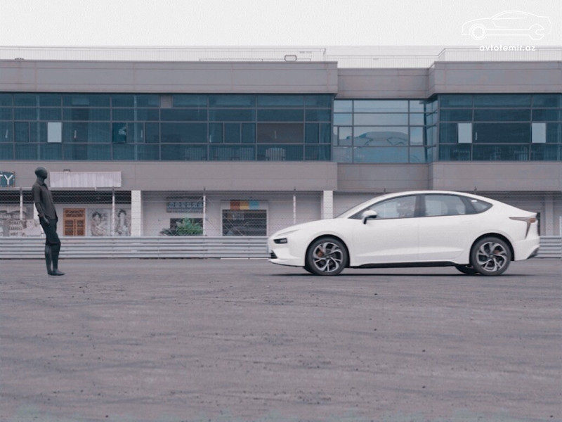 Rusiya istehsalı olan elektromobil doldurulduqdan sonra yandı