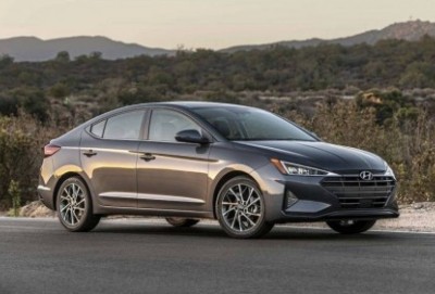 Yenilənmiş Hyundai Elantra təqdim edildi
