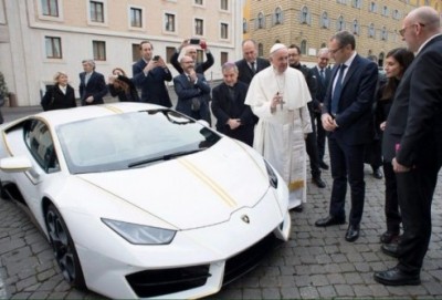 Roma Papası “Lamborghini”sini satıb