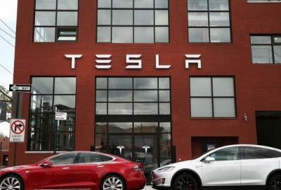 “Tesla” şirkəti 700 milyon dollardan çox ziyanla işləyir