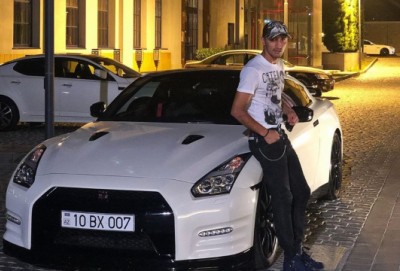 Araz Abdullayev 1 ilə 3 qol vurdu, 255 min manatlıq avtomobil aldı