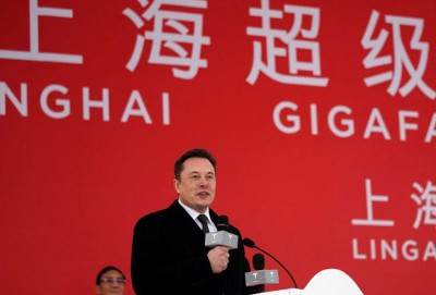 Tesla Çində yeni nəhəng zavodunu açıb