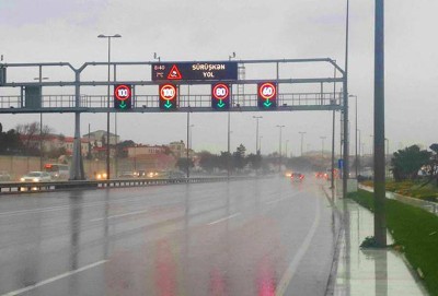 Yollarda sürət həddi azaldıldı, sürücülərə xəbərdarlıq edildi