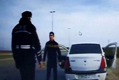 Bakıda yol polisinə silahlı hücum olub