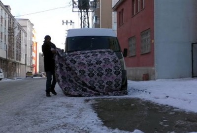 Maşınları soyuqdan qorumaq üçün maraqlı üsullar