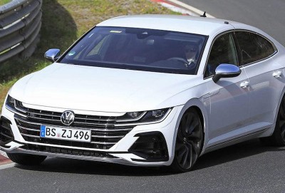 Volkswagen yeni R modellərinin Nürbuqrinqdə sınayır