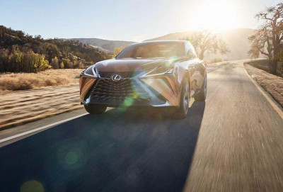 Lexus yeni flaqman ofrouderini hazırlayır