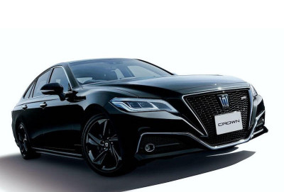 Toyota Crown modelinin iki xüsusi versiyasını hazırlayıb