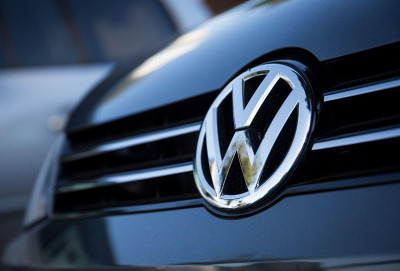 “Volkswagen” mindən çox avtomobilini geri çağırıb