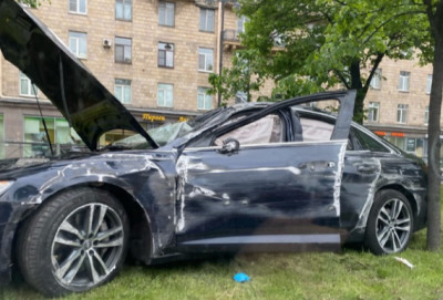 Qəzadan sonra yan üstə qalan “Audi” metrlərlə sürükləndi – ANBAAN VİDEO