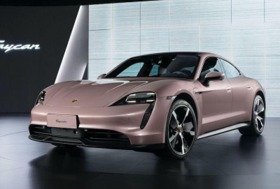 Porsche Taycan modelinin baza versiyasını təqdim edib