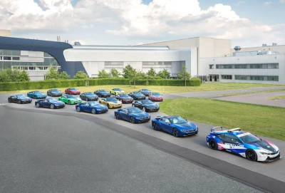 BMW son i8 modellərini unikal rənglərə boyayıb