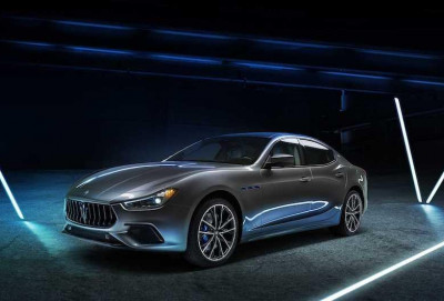 Maserati ilk hibridini təqdim edib