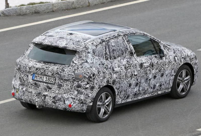 Yeni BMW 2 Series Active Tourer modeli iri displeyə sahib olacaq