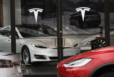 Tesla şirkəti öz rəqibi Rivian startapını yenidən məhkəməyə verib