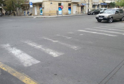 Görünməz, natamam yol nişanları, silinmiş zolaqlar... - Qəza riskini artıran amillər