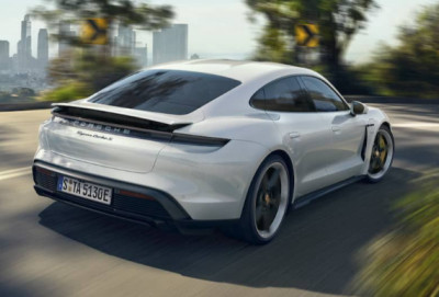 Porsche Taycan yenilənmədən sonra daha sürətli olub