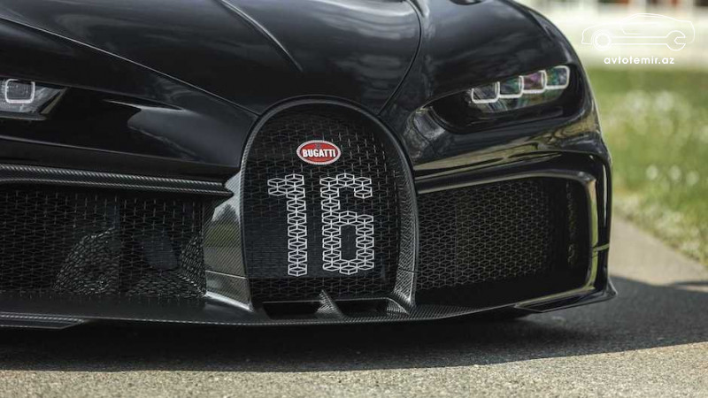 "Bugatti" yeni hiperkarını yığıb - FOTOLAR