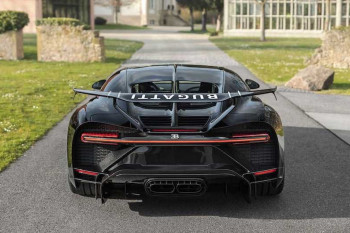 "Bugatti" yeni hiperkarını yığıb - FOTOLAR