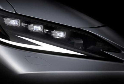 Lexus şirkəti yenilənmiş ES sedanını Şanxayda təqdim edəcək
