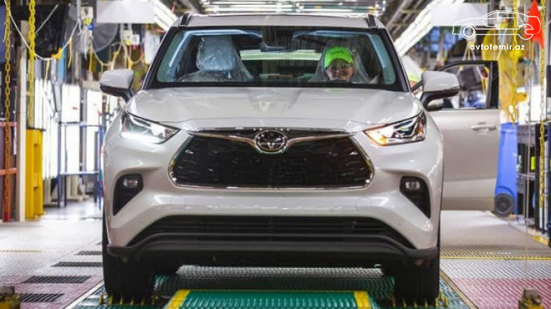 "Toyota" iki səkkiz yerlik krossoverin buraxılışına hazırlaşır