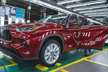"Toyota" iki səkkiz yerlik krossoverin buraxılışına hazırlaşır